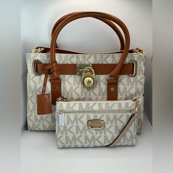 👜 NEW! 👜MICHAEL KORS JET SET LARGE WRISTLET! - Picture 2 of 16